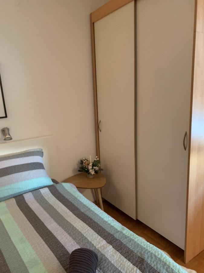 Apartment Sarmantni Malecka 2 *